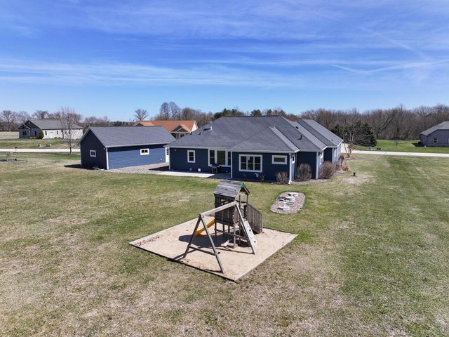 5125 Roamn WAY, Hartford, WI 53027