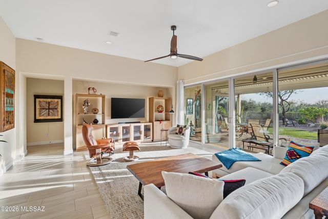 2272 E Madera Plateau Drive, Green Valley, AZ 85614