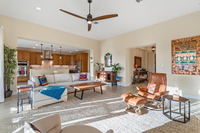 2272 E Madera Plateau Drive, Green Valley, AZ 85614