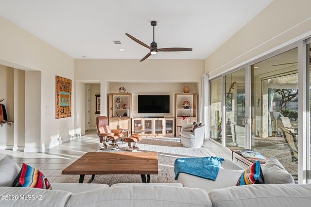 2272 E Madera Plateau Drive, Green Valley, AZ 85614