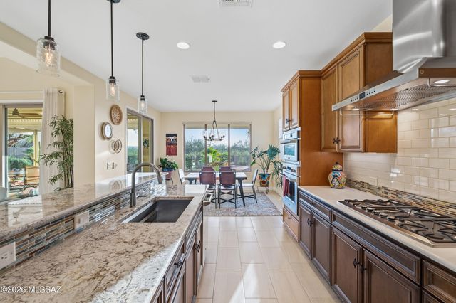 2272 E Madera Plateau Drive, Green Valley, AZ 85614