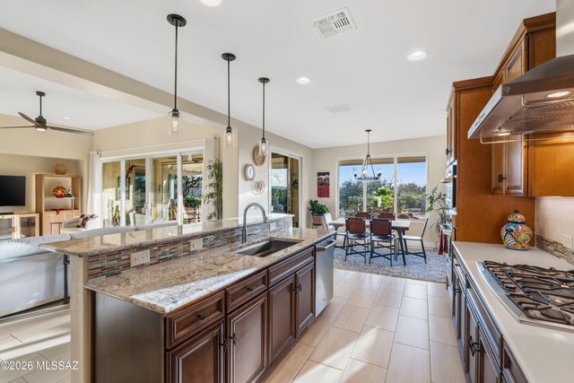 2272 E Madera Plateau Drive, Green Valley, AZ 85614