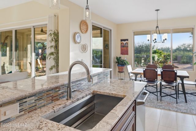 2272 E Madera Plateau Drive, Green Valley, AZ 85614