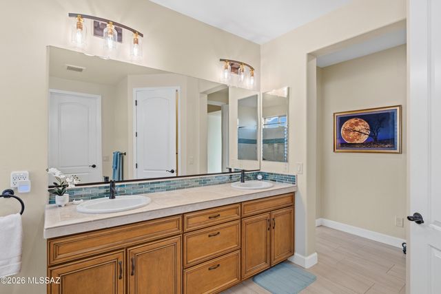 2272 E Madera Plateau Drive, Green Valley, AZ 85614