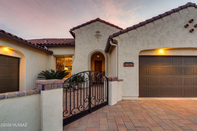 2272 E Madera Plateau Drive, Green Valley, AZ 85614