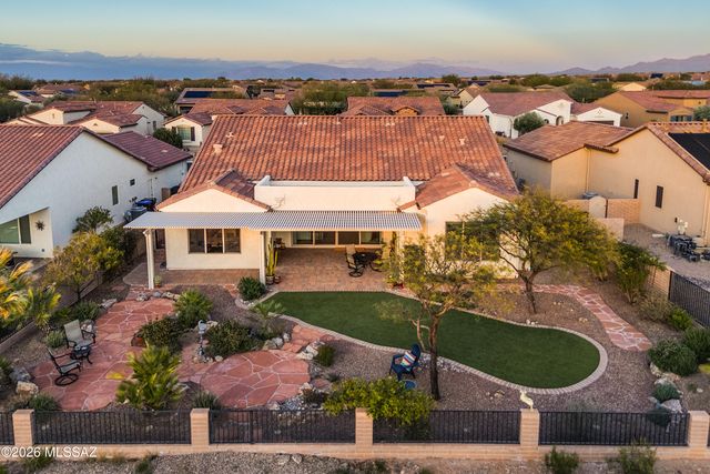 2272 E Madera Plateau Drive, Green Valley, AZ 85614