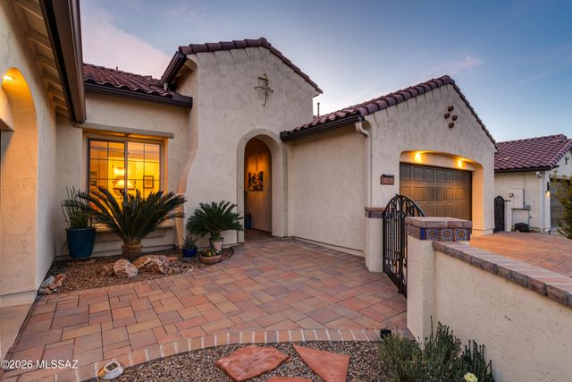 2272 E Madera Plateau Drive, Green Valley, AZ 85614