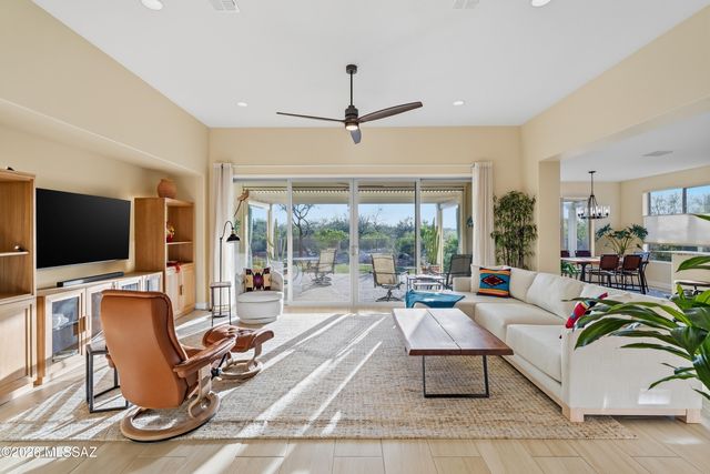 2272 E Madera Plateau Drive, Green Valley, AZ 85614