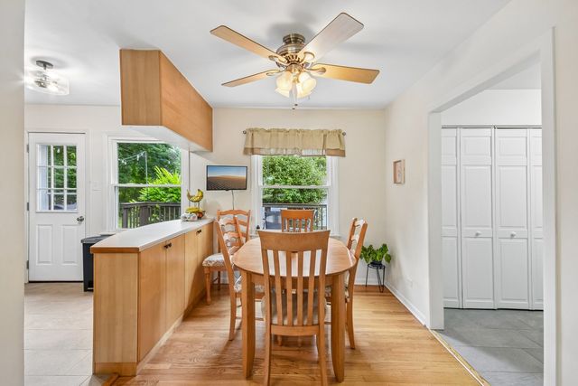 26W473 Parkway Drive, Winfield, IL 60190