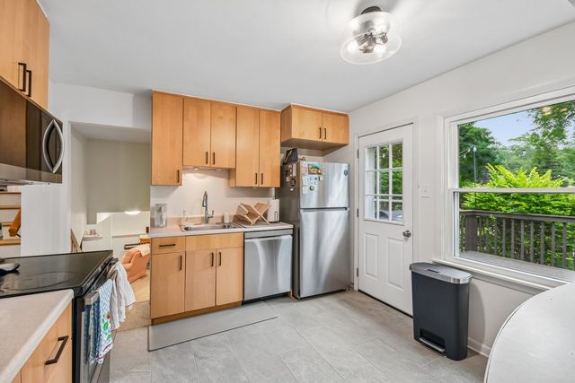 26W473 Parkway Drive, Winfield, IL 60190
