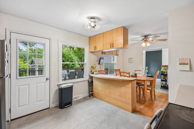 26W473 Parkway Drive, Winfield, IL 60190