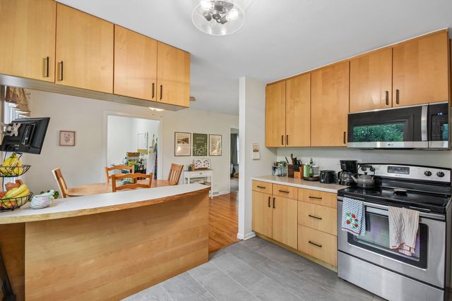 26W473 Parkway Drive, Winfield, IL 60190