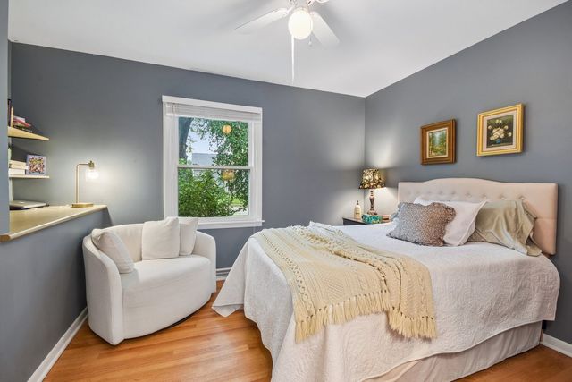 26W473 Parkway Drive, Winfield, IL 60190
