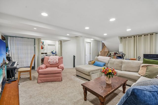 26W473 Parkway Drive, Winfield, IL 60190