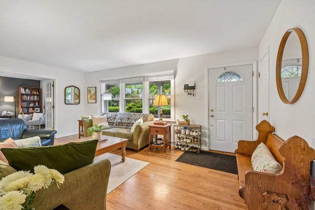 26W473 Parkway Drive, Winfield, IL 60190