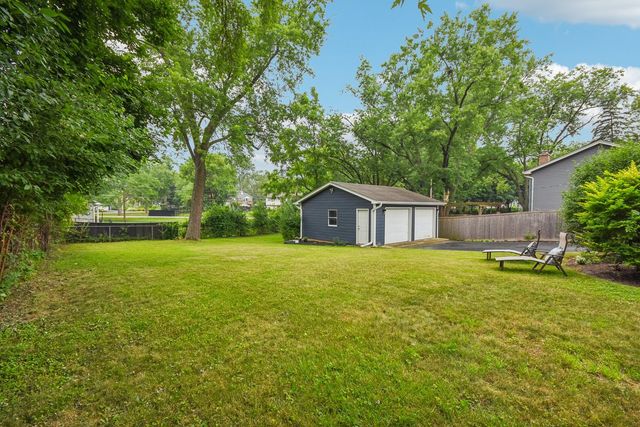 26W473 Parkway Drive, Winfield, IL 60190