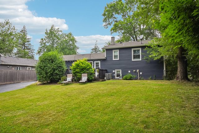 26W473 Parkway Drive, Winfield, IL 60190
