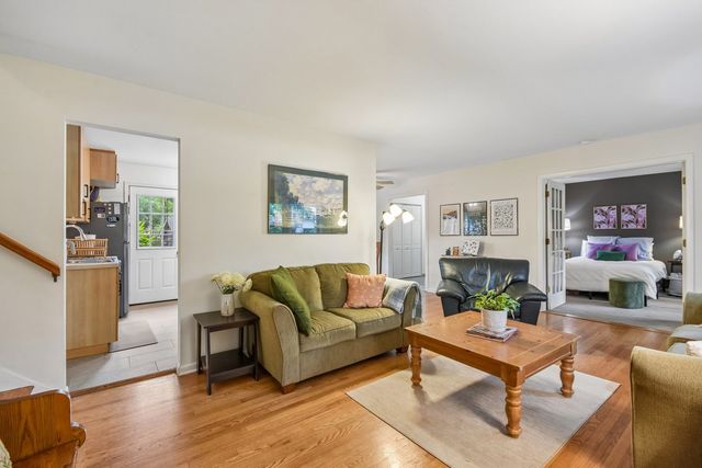 26W473 Parkway Drive, Winfield, IL 60190
