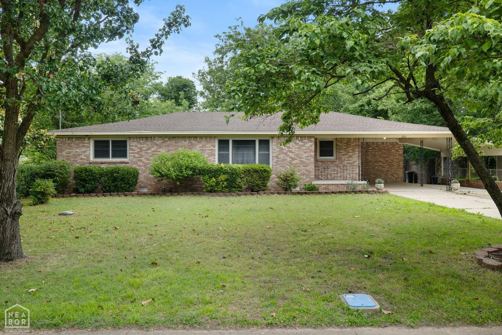 205 Central Ave, Bay, AR 72411