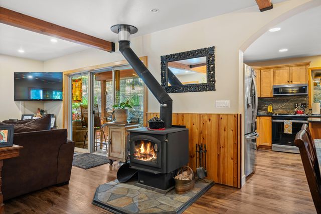 357 El Conejo Drive, Grants Pass, OR 97526
