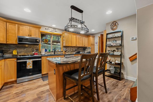 357 El Conejo Drive, Grants Pass, OR 97526