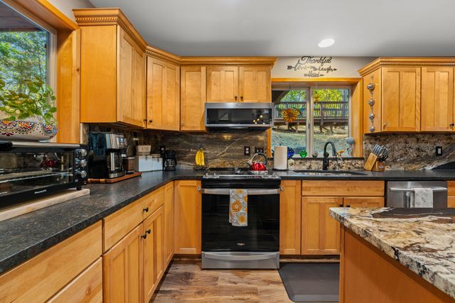 357 El Conejo Drive, Grants Pass, OR 97526