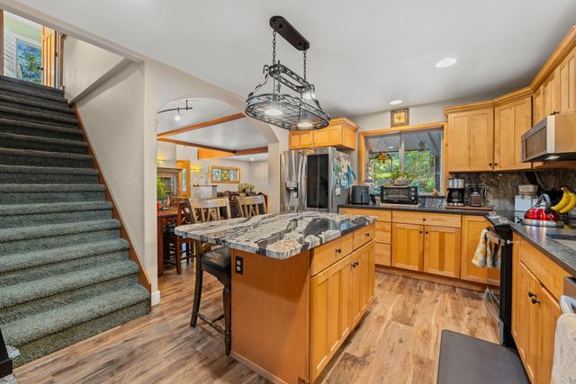 357 El Conejo Drive, Grants Pass, OR 97526