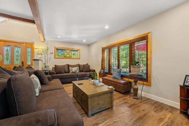 357 El Conejo Drive, Grants Pass, OR 97526