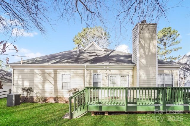 7121 Scuppernong Court, Charlotte, NC 28215