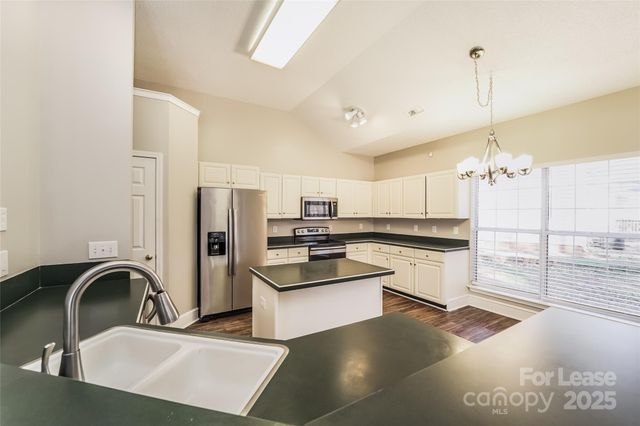 7121 Scuppernong Court, Charlotte, NC 28215