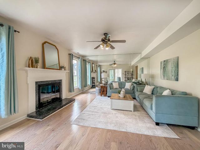 320 LAUREL OAKS DR, Langhorne, PA 19047