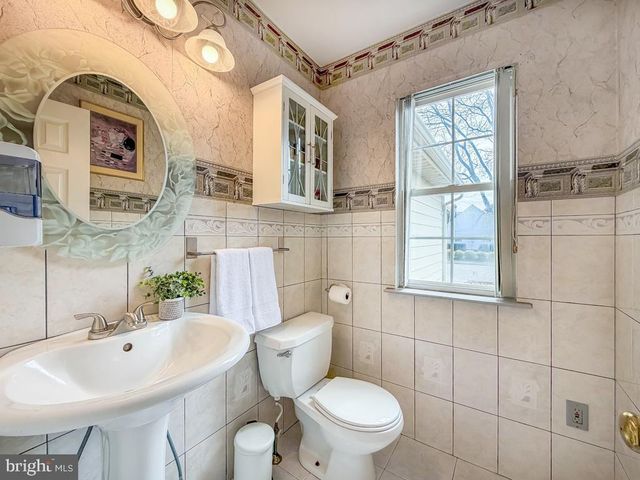 320 LAUREL OAKS DR, Langhorne, PA 19047