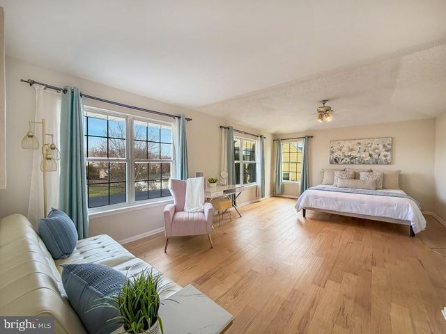 320 LAUREL OAKS DR, Langhorne, PA 19047