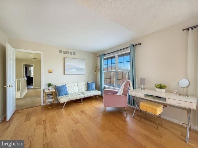 320 LAUREL OAKS DR, Langhorne, PA 19047