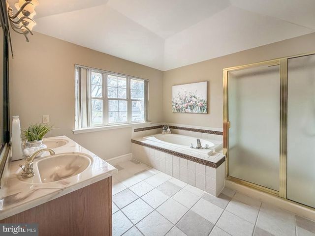 320 LAUREL OAKS DR, Langhorne, PA 19047