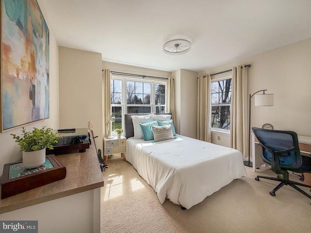 320 LAUREL OAKS DR, Langhorne, PA 19047