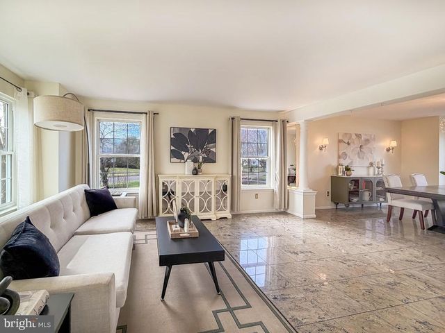 320 LAUREL OAKS DR, Langhorne, PA 19047