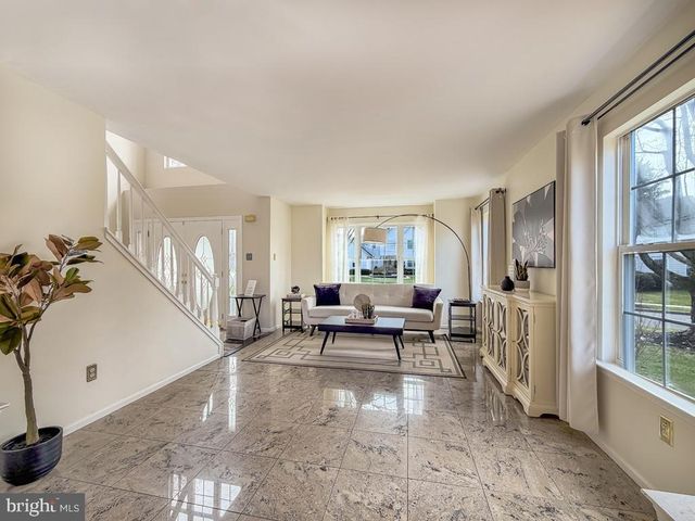 320 LAUREL OAKS DR, Langhorne, PA 19047