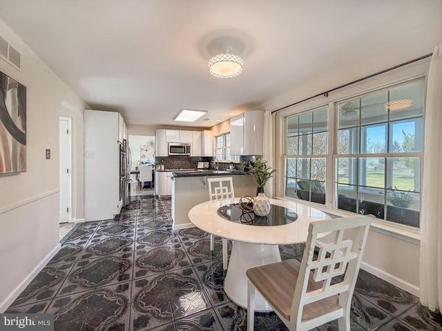 320 LAUREL OAKS DR, Langhorne, PA 19047