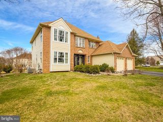 320 LAUREL OAKS DR, Langhorne, PA 19047