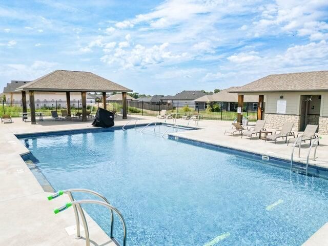 3703 FLATWATER DR, Columbia, MO 65202