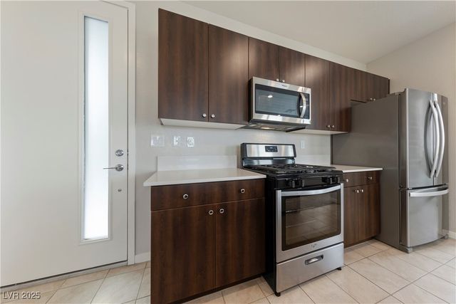 11238 Essence Point Avenue 205, Las Vegas, NV 89135