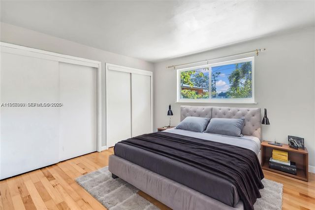 735 NE 38th St, Oakland Park, FL 33334