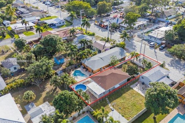 735 NE 38th St, Oakland Park, FL 33334