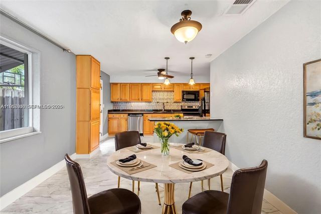 735 NE 38th St, Oakland Park, FL 33334