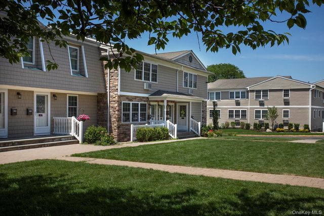60 Fairfield Way IV14, Commack, NY 11725