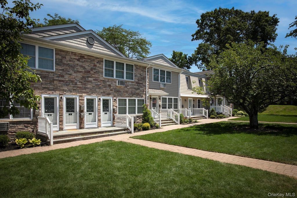 60 Fairfield Way IV14, Commack, NY 11725