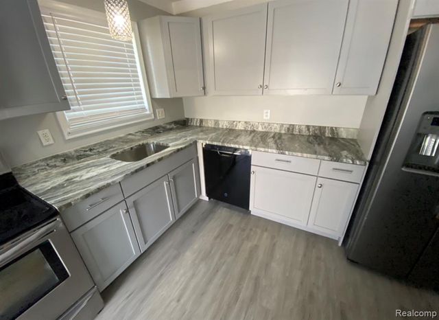26660 Wenfield Street, Roseville, MI 48066