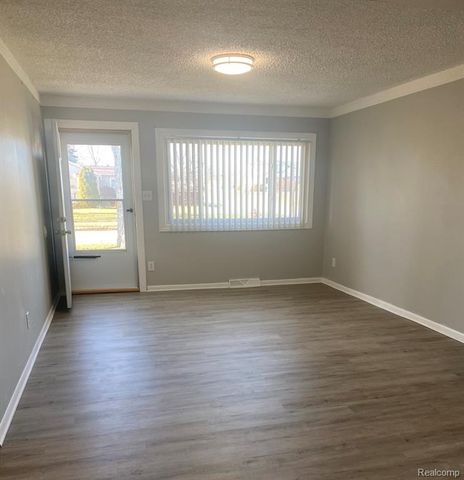 26660 Wenfield Street, Roseville, MI 48066