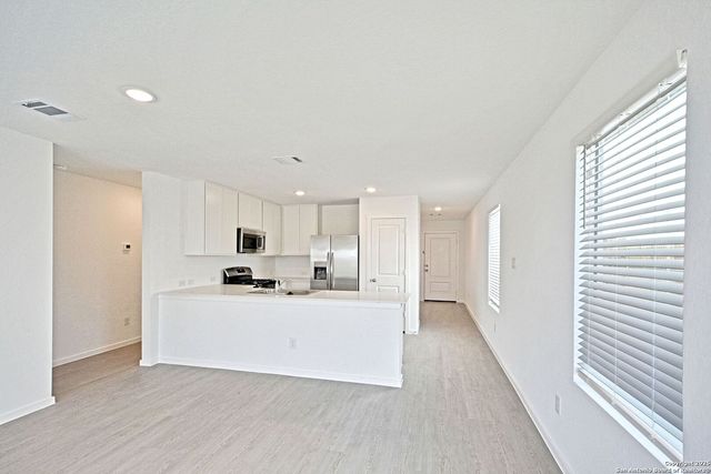 2441 LEGENDS CRK, New Braunfels, TX 78130